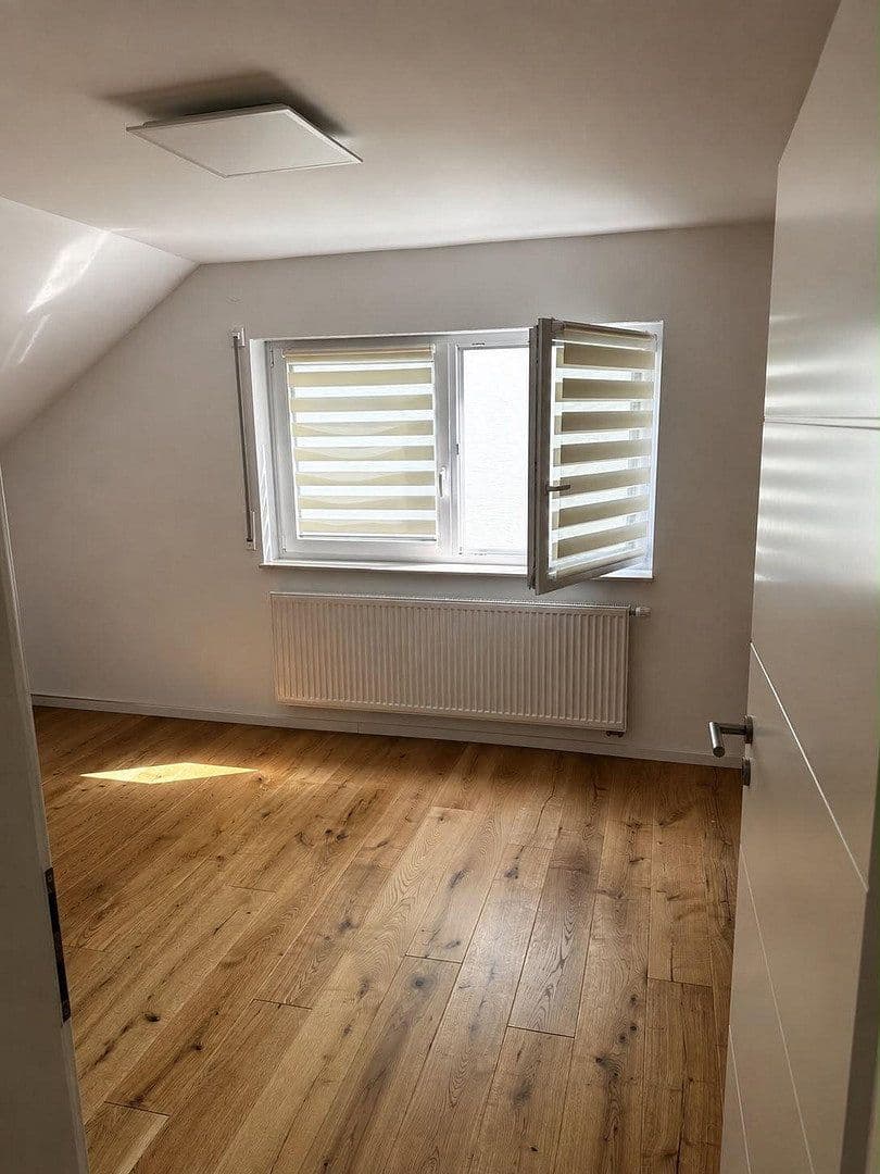 Prenájom bytu 3-izbový 107 m², Eichenweg 3, Waldbronn, Bádensko-Wurttembersko Prenájom bytu 3-izbový 107 m², Eichenweg 3, Waldbronn, Bádensko-Wurttembersko