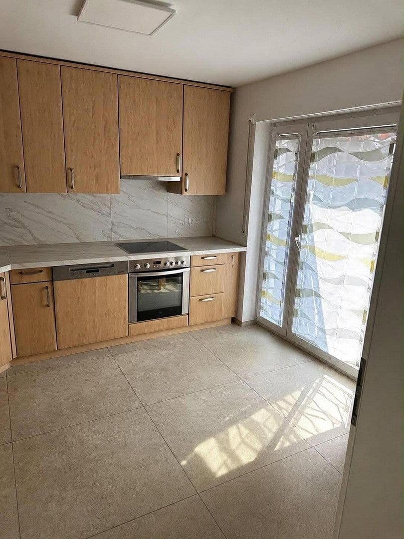 Prenájom bytu 3-izbový 107 m², Eichenweg 3, Waldbronn, Bádensko-Wurttembersko Prenájom bytu 3-izbový 107 m², Eichenweg 3, Waldbronn, Bádensko-Wurttembersko