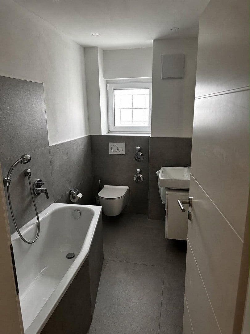 Prenájom bytu 3-izbový 107 m², Eichenweg 3, Waldbronn, Bádensko-Wurttembersko Prenájom bytu 3-izbový 107 m², Eichenweg 3, Waldbronn, Bádensko-Wurttembersko