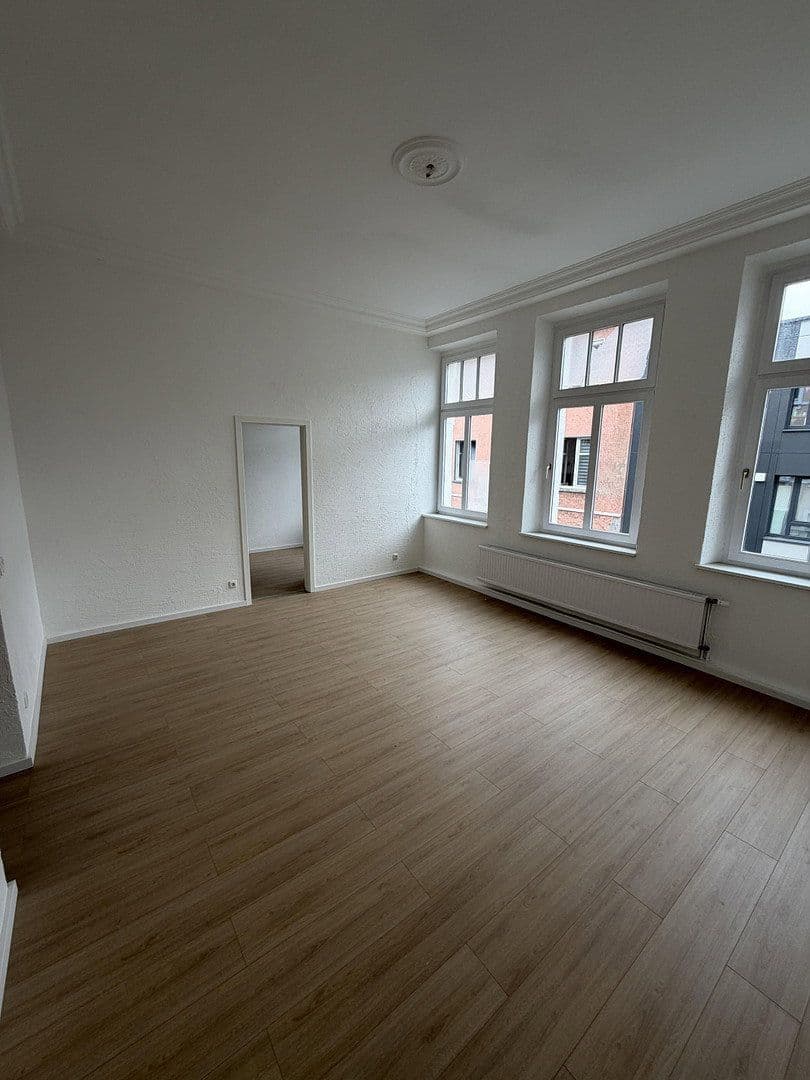 Prenájom bytu 2-izbový 55 m², Adolfstraße 9, Krefeld, Severné Porýnie - Westfálsko Prenájom bytu 2-izbový 55 m², Adolfstraße 9, Krefeld, Severné Porýnie - Westfálsko