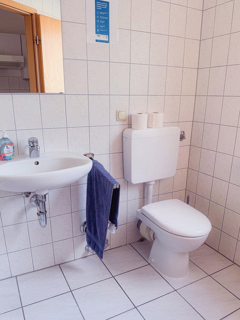 Prenájom kancelárie 103 m², Gewerbestraße 28, Cadolzburg, Bavorsko Prenájom kancelárie 103 m², Gewerbestraße 28, Cadolzburg, Bavorsko