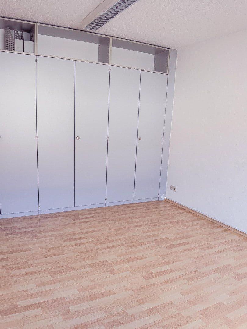 Prenájom kancelárie 103 m², Gewerbestraße 28, Cadolzburg, Bavorsko Prenájom kancelárie 103 m², Gewerbestraße 28, Cadolzburg, Bavorsko