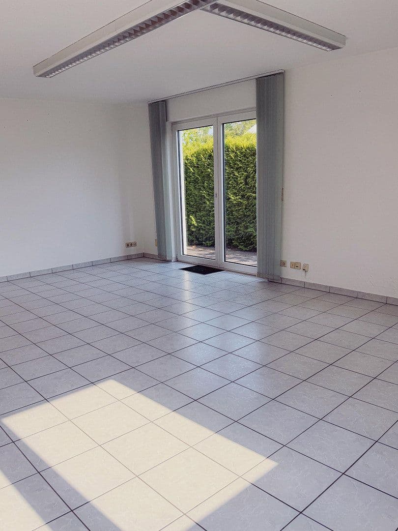 Prenájom kancelárie 103 m², Gewerbestraße 28, Cadolzburg, Bavorsko Prenájom kancelárie 103 m², Gewerbestraße 28, Cadolzburg, Bavorsko