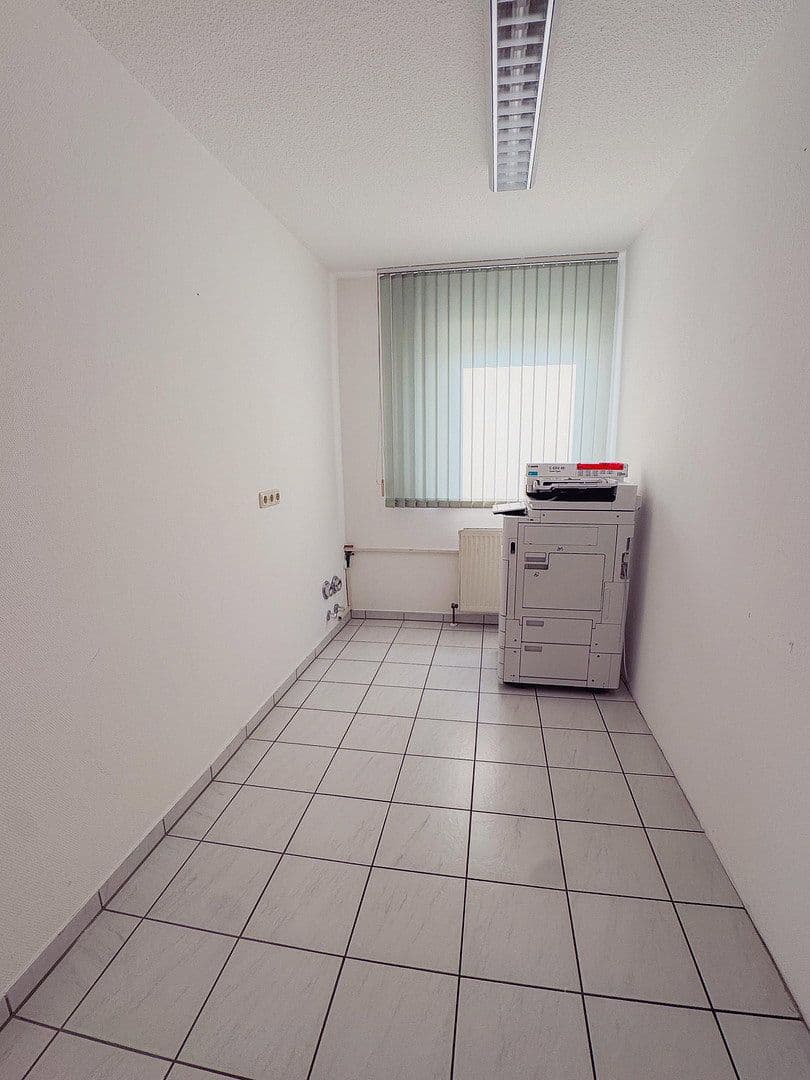 Prenájom kancelárie 103 m², Gewerbestraße 28, Cadolzburg, Bavorsko Prenájom kancelárie 103 m², Gewerbestraße 28, Cadolzburg, Bavorsko