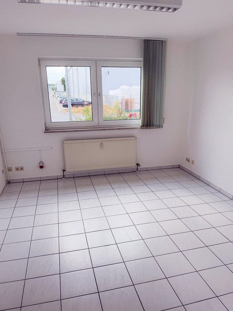 Prenájom kancelárie 103 m², Gewerbestraße 28, Cadolzburg, Bavorsko Prenájom kancelárie 103 m², Gewerbestraße 28, Cadolzburg, Bavorsko