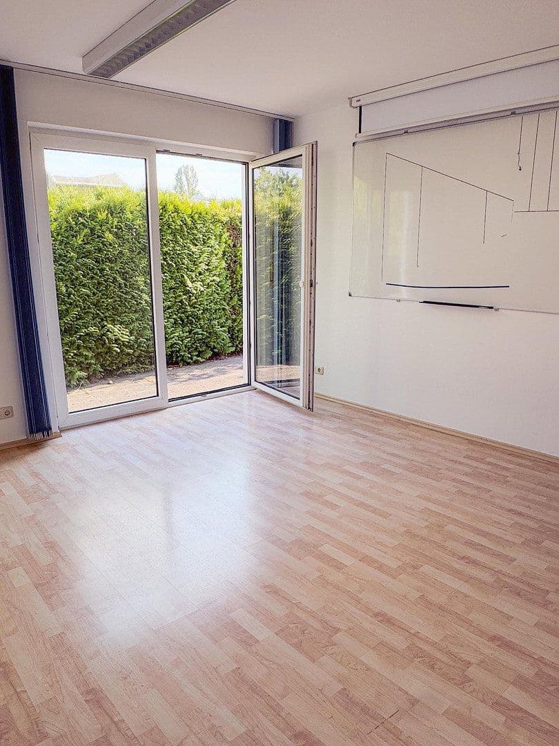 Prenájom kancelárie 103 m², Gewerbestraße 28, Cadolzburg, Bavorsko Prenájom kancelárie 103 m², Gewerbestraße 28, Cadolzburg, Bavorsko