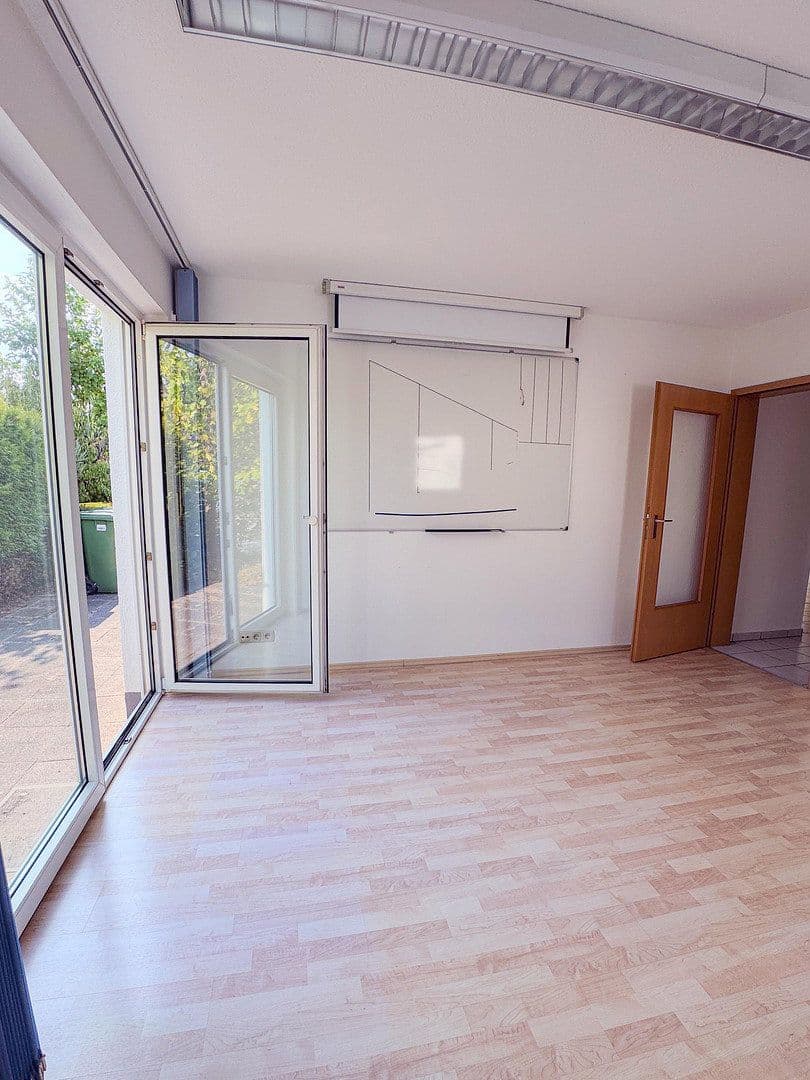 Prenájom kancelárie 103 m², Gewerbestraße 28, Cadolzburg, Bavorsko Prenájom kancelárie 103 m², Gewerbestraße 28, Cadolzburg, Bavorsko