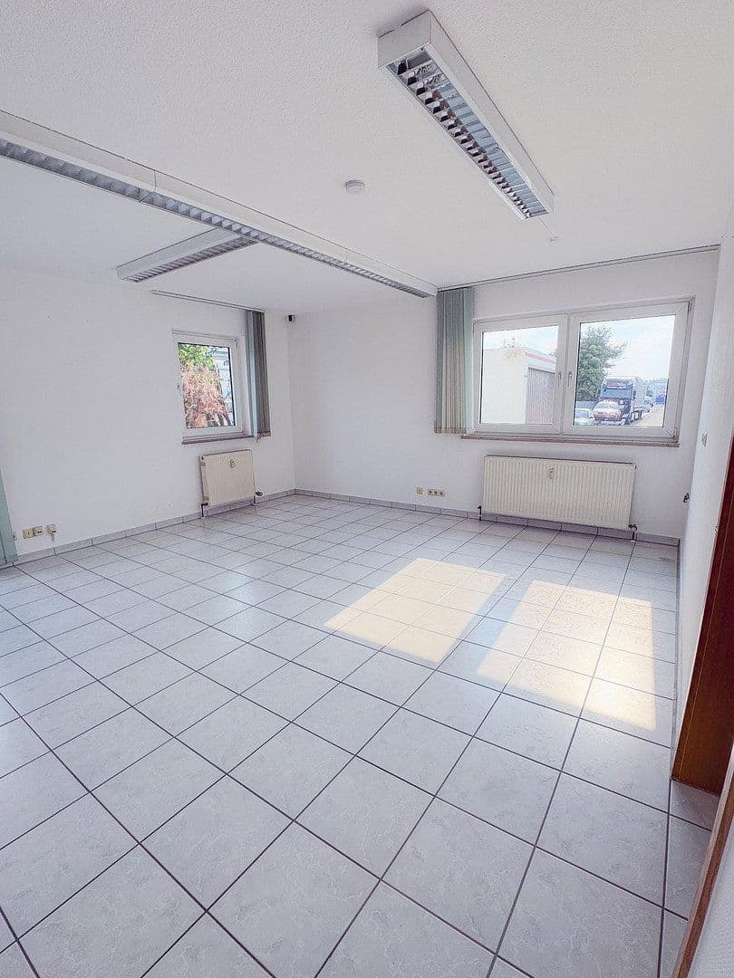 Prenájom kancelárie 103 m², Gewerbestraße 28, Cadolzburg, Bavorsko Prenájom kancelárie 103 m², Gewerbestraße 28, Cadolzburg, Bavorsko