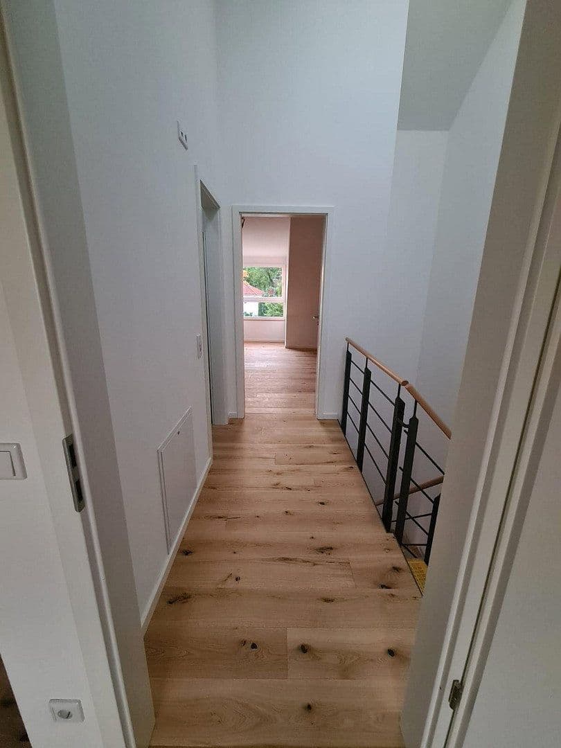 Prenájom domu 158 m², pozemok 110 m², Bauseweinallee 58f, München, Bavorsko Prenájom domu 158 m², pozemok 110 m², Bauseweinallee 58f, München, Bavorsko