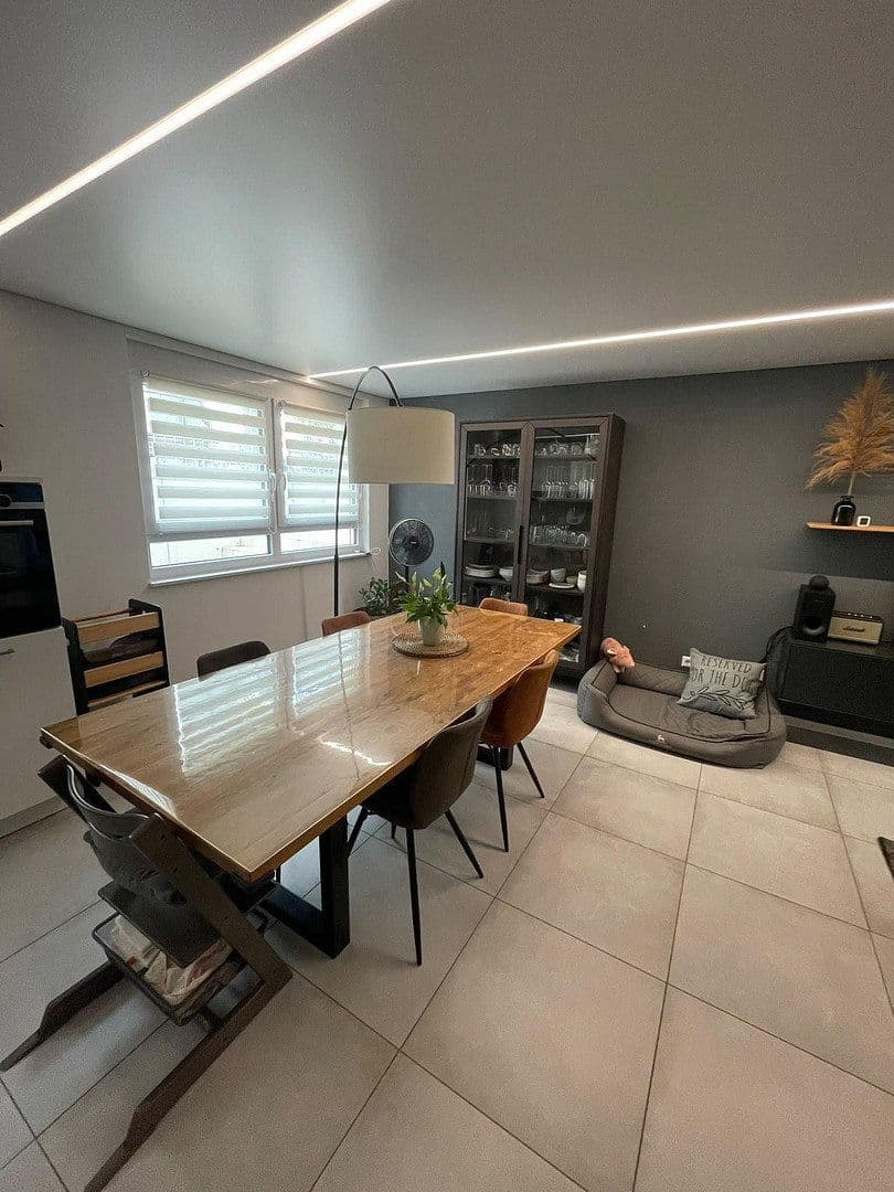 Prenájom bytu 3-izbový 95 m², Bad Rappenau, Bádensko-Wurttembersko Prenájom bytu 3-izbový 95 m², Bad Rappenau, Bádensko-Wurttembersko