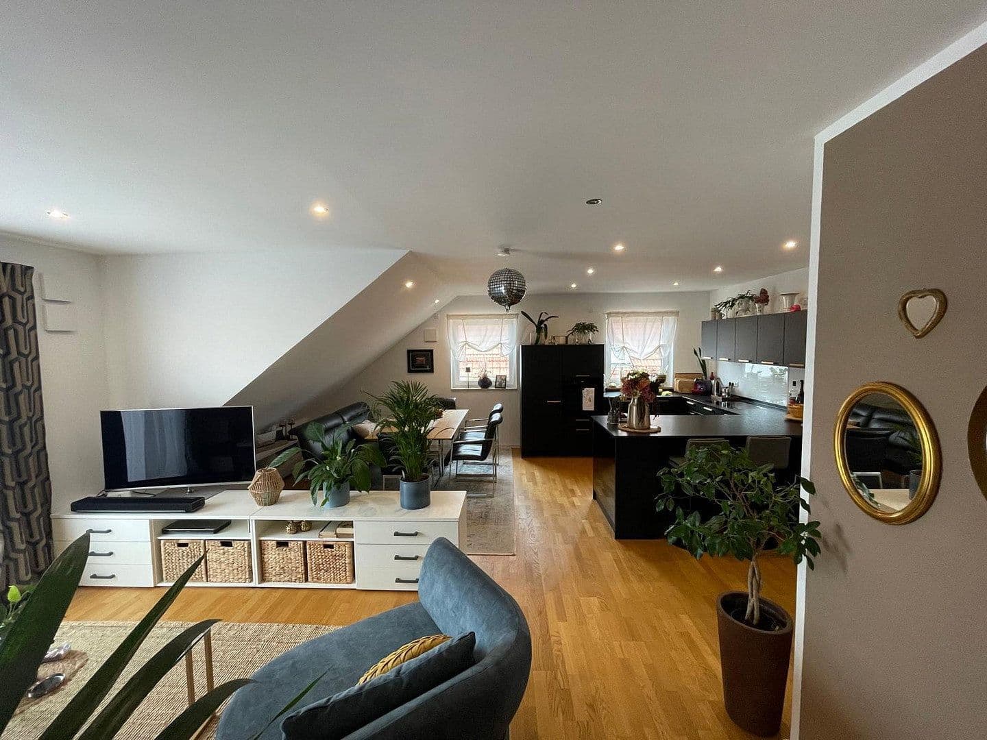 Predaj bytu 4-izbový 125 m², Weinbergstraße 7, Tegernheim, Bavorsko Predaj bytu 4-izbový 125 m², Weinbergstraße 7, Tegernheim, Bavorsko