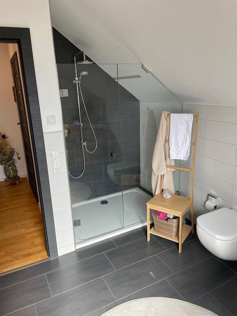 Predaj bytu 4-izbový 125 m², Weinbergstraße 7, Tegernheim, Bavorsko Predaj bytu 4-izbový 125 m², Weinbergstraße 7, Tegernheim, Bavorsko