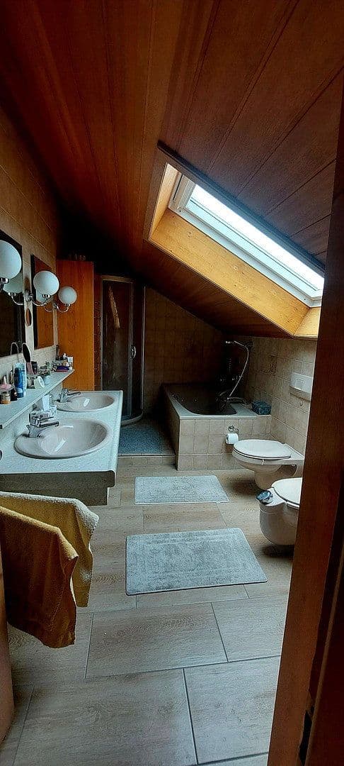 Prenájom domu 235 m², pozemok 450 m², Grafinger Str. 40, Grafing, Bavorsko Prenájom domu 235 m², pozemok 450 m², Grafinger Str. 40, Grafing, Bavorsko