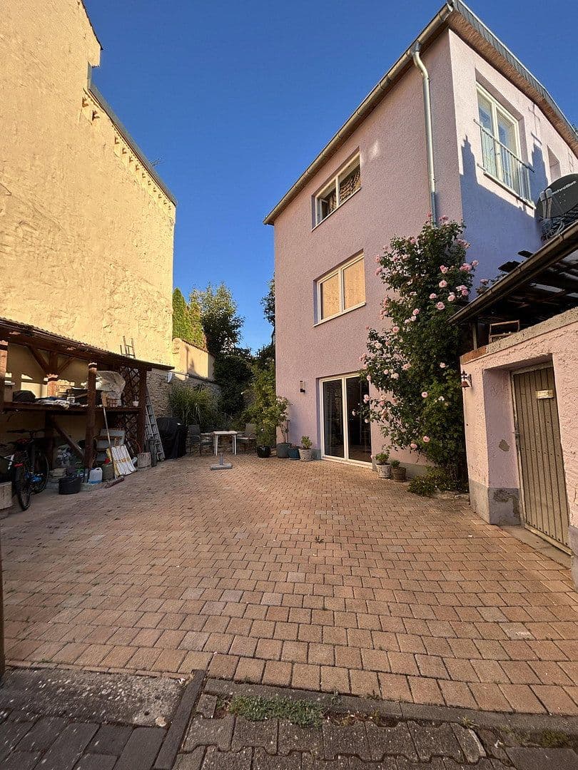 Predaj domu 188 m², pozemok 250 m², Gau-Algesheim, Porýnie-Falcko Predaj domu 188 m², pozemok 250 m², Gau-Algesheim, Porýnie-Falcko