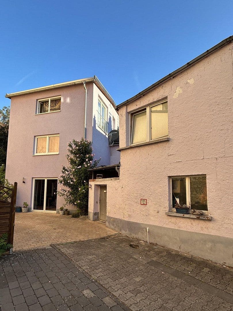 Predaj domu 188 m², pozemok 250 m², Gau-Algesheim, Porýnie-Falcko Predaj domu 188 m², pozemok 250 m², Gau-Algesheim, Porýnie-Falcko