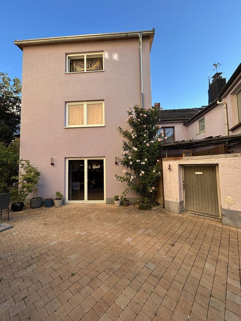 Predaj domu 188 m², pozemok 250 m², Gau-Algesheim, Porýnie-Falcko Predaj domu 188 m², pozemok 250 m², Gau-Algesheim, Porýnie-Falcko