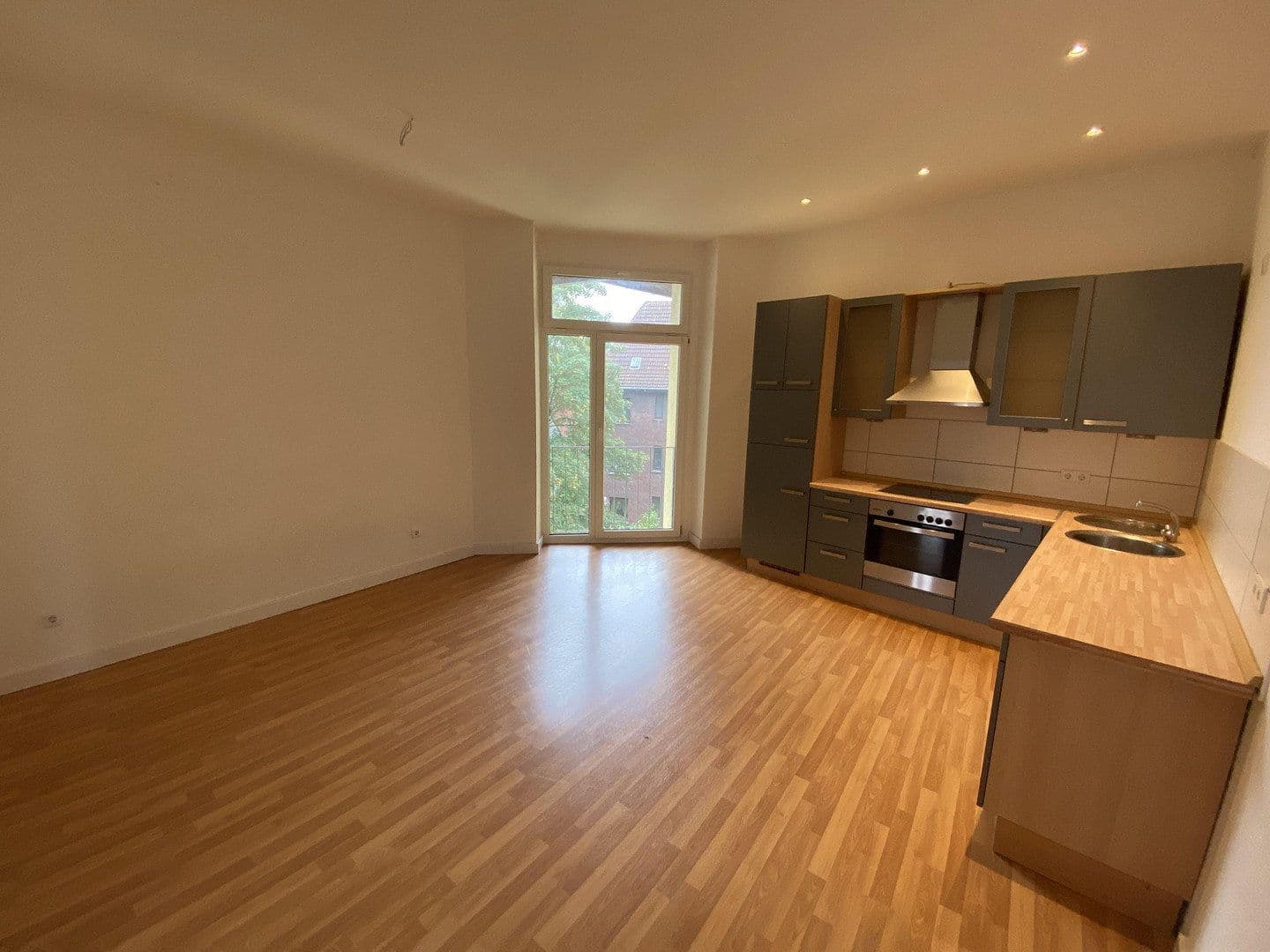 Prenájom bytu 4-izbový 108 m², Steinbrinkstraße 105, Oberhausen, Severné Porýnie - Westfálsko Prenájom bytu 4-izbový 108 m², Steinbrinkstraße 105, Oberhausen, Severné Porýnie - Westfálsko