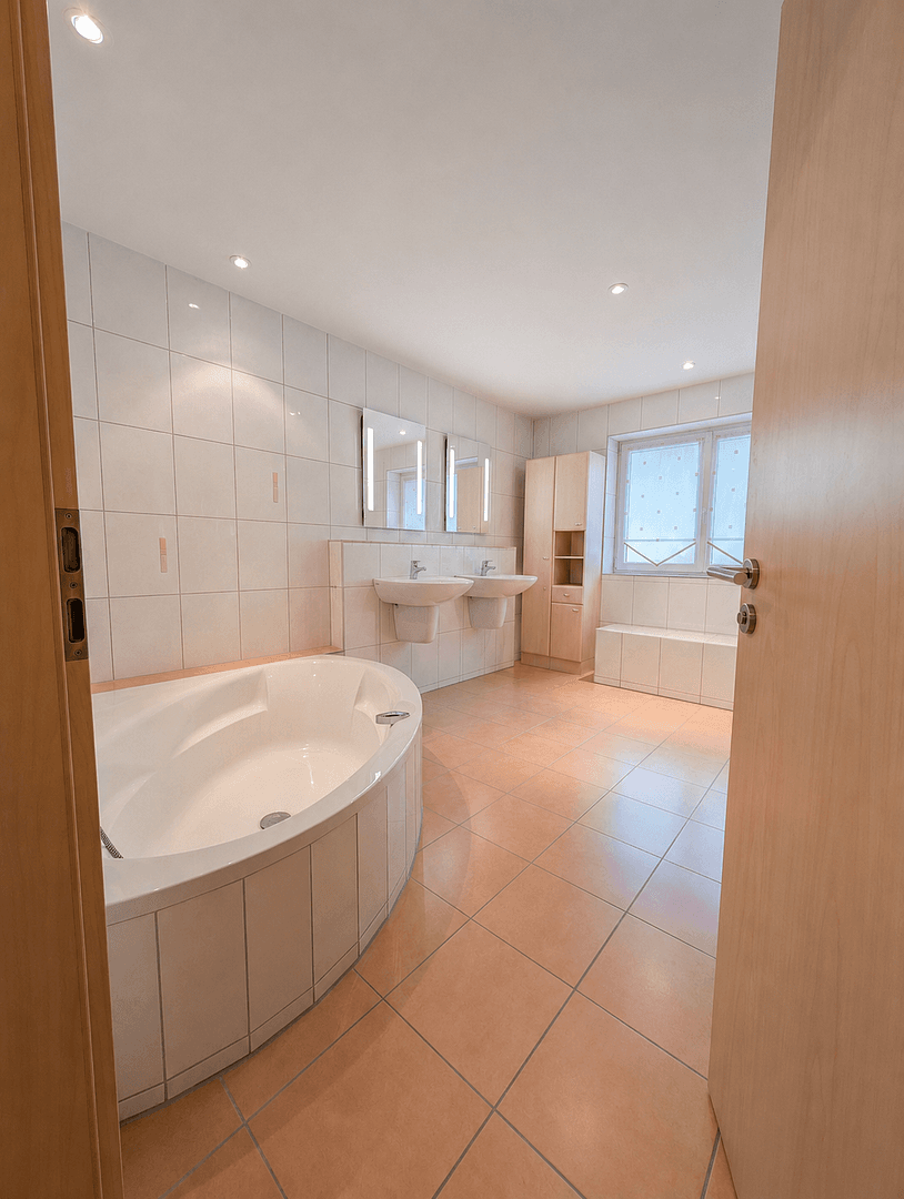 Predaj domu 215 m², pozemok 1.339 m², Kirchberg an der Iller, Bádensko-Wurttembersko Predaj domu 215 m², pozemok 1.339 m², Kirchberg an der Iller, Bádensko-Wurttembersko