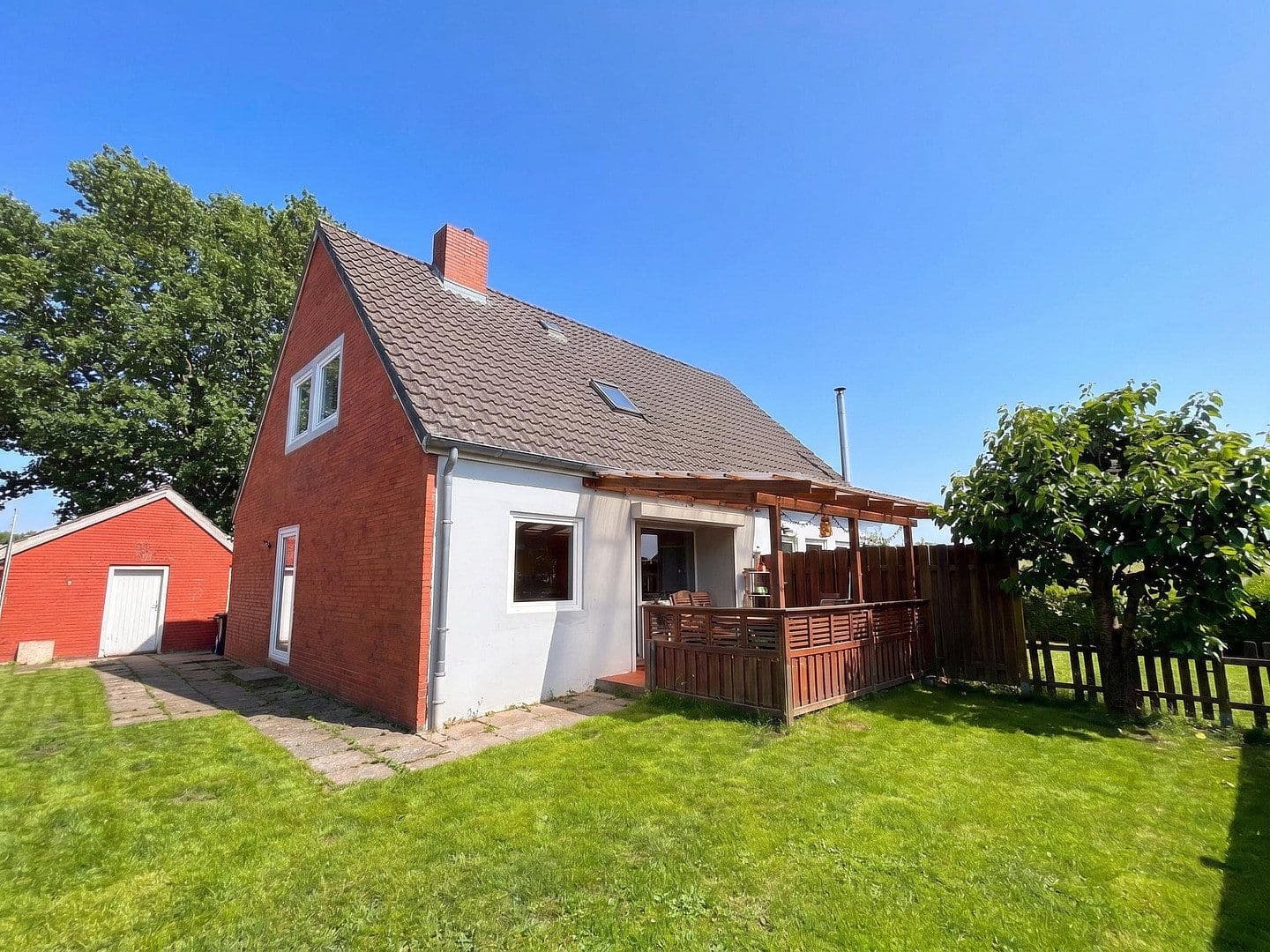 Predaj domu 125 m², pozemok 700 m², Berne, Dolné Sasko Predaj domu 125 m², pozemok 700 m², Berne, Dolné Sasko