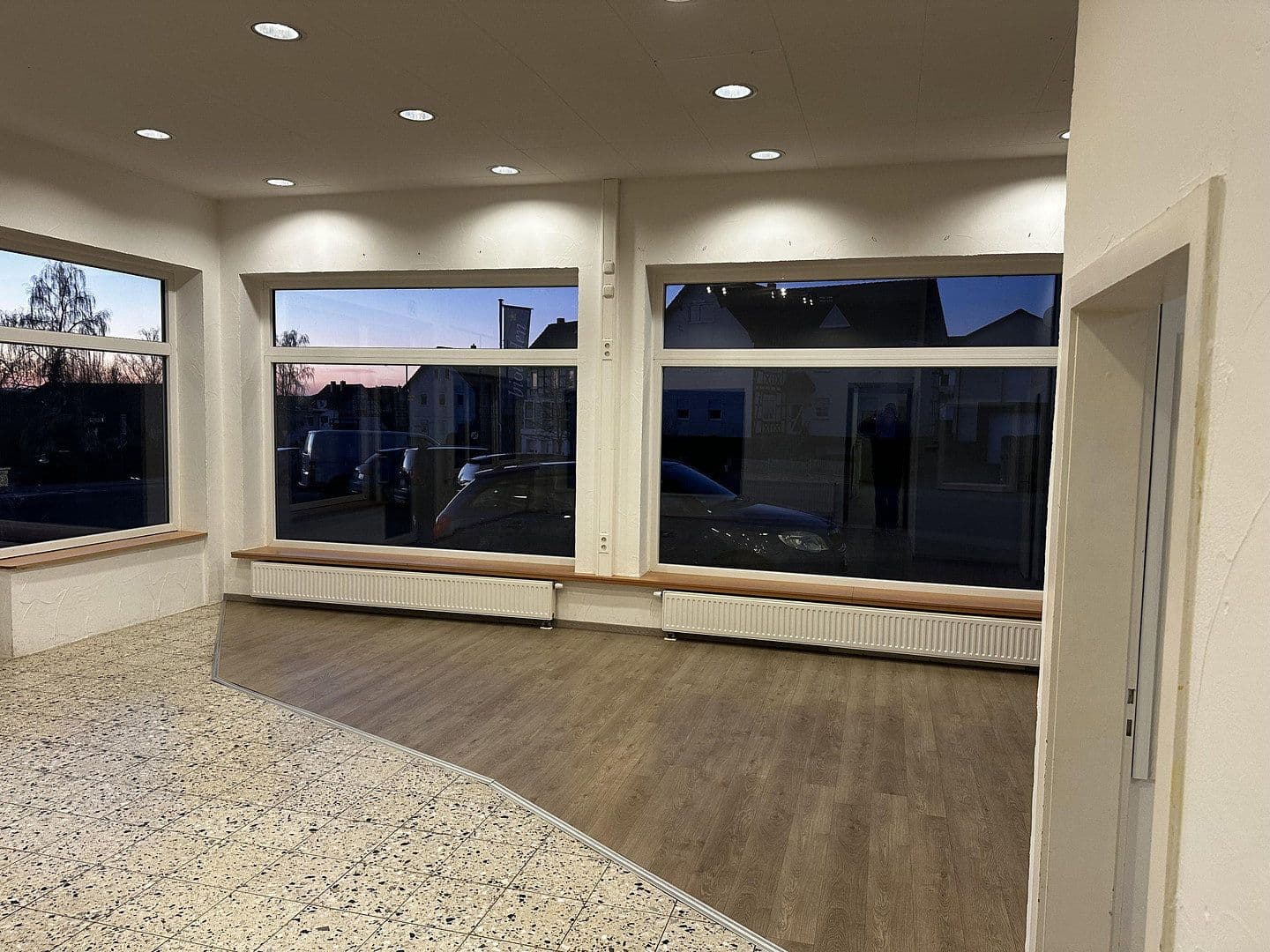 Prenájom kancelárie 124 m², Alte Landstraße 18, Ebsdorfergrund, Hesensko Prenájom kancelárie 124 m², Alte Landstraße 18, Ebsdorfergrund, Hesensko