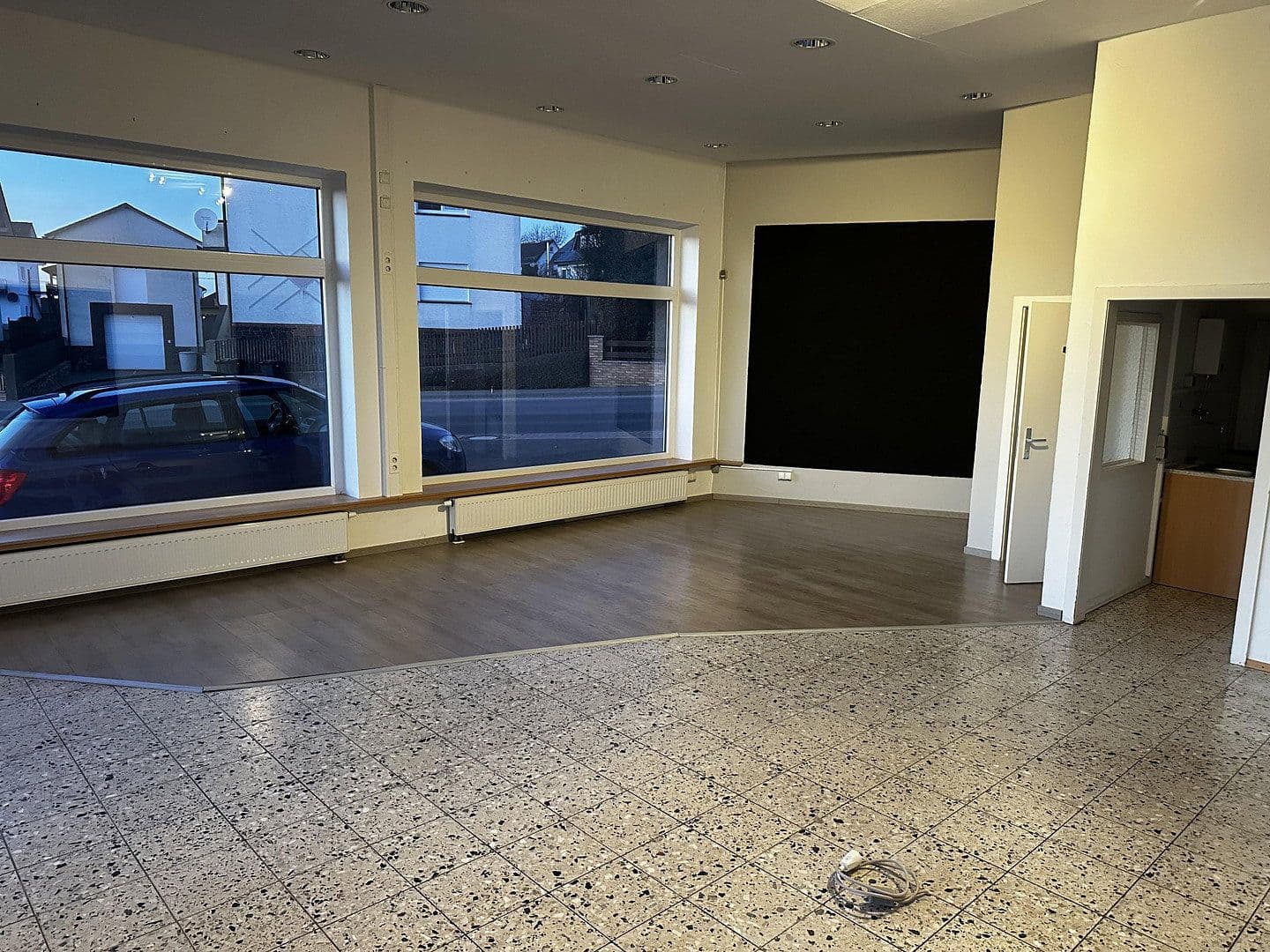Prenájom kancelárie 124 m², Alte Landstraße 18, Ebsdorfergrund, Hesensko Prenájom kancelárie 124 m², Alte Landstraße 18, Ebsdorfergrund, Hesensko