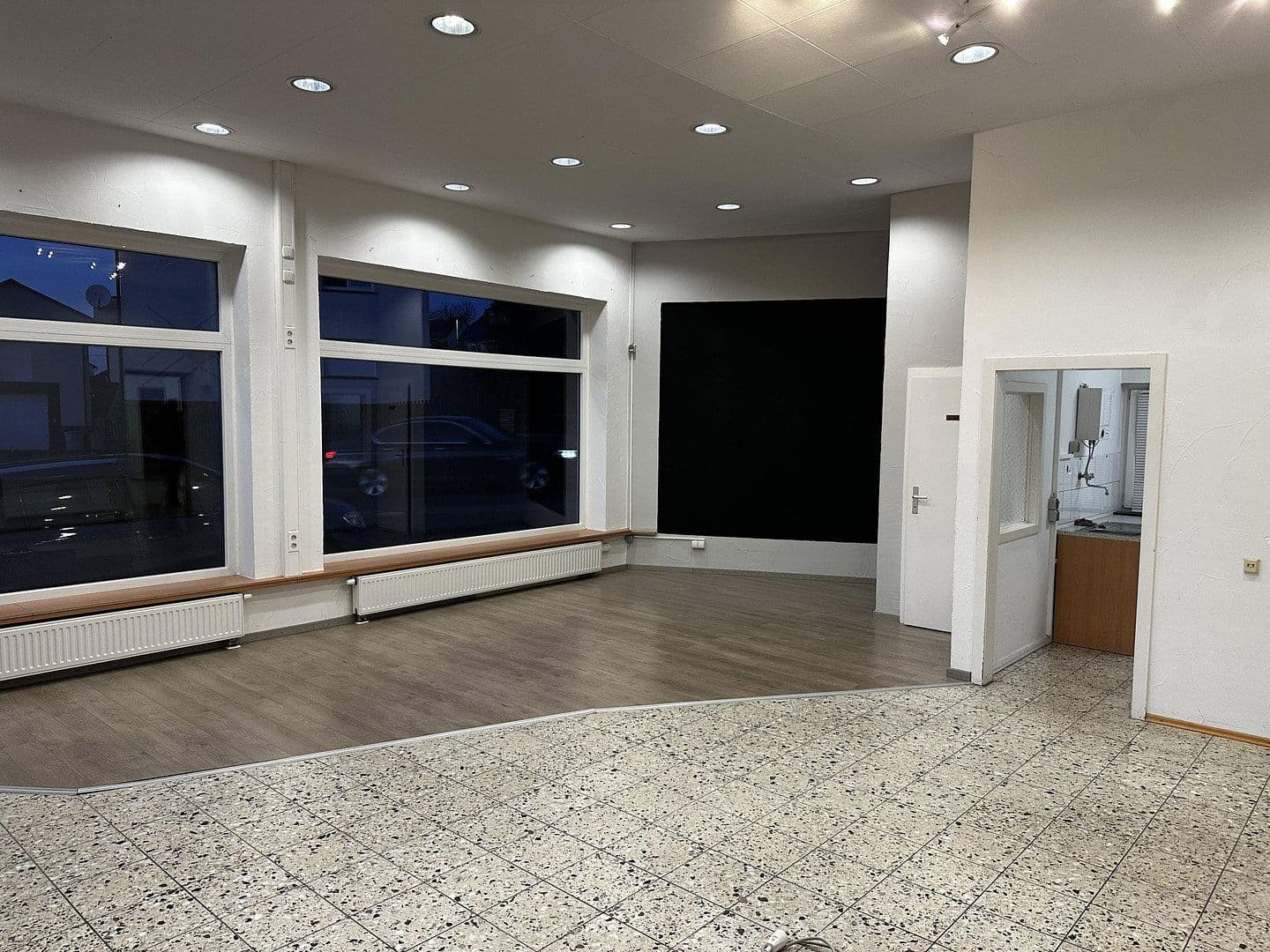Prenájom kancelárie 124 m², Alte Landstraße 18, Ebsdorfergrund, Hesensko Prenájom kancelárie 124 m², Alte Landstraße 18, Ebsdorfergrund, Hesensko