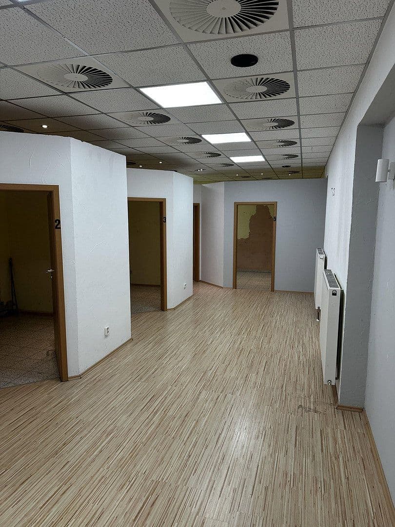 Prenájom kancelárie 124 m², Alte Landstraße 18, Ebsdorfergrund, Hesensko Prenájom kancelárie 124 m², Alte Landstraße 18, Ebsdorfergrund, Hesensko