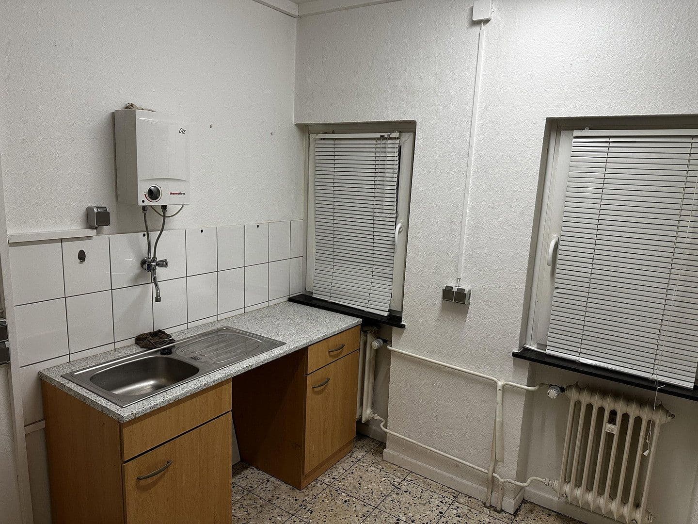Prenájom kancelárie 124 m², Alte Landstraße 18, Ebsdorfergrund, Hesensko Prenájom kancelárie 124 m², Alte Landstraße 18, Ebsdorfergrund, Hesensko