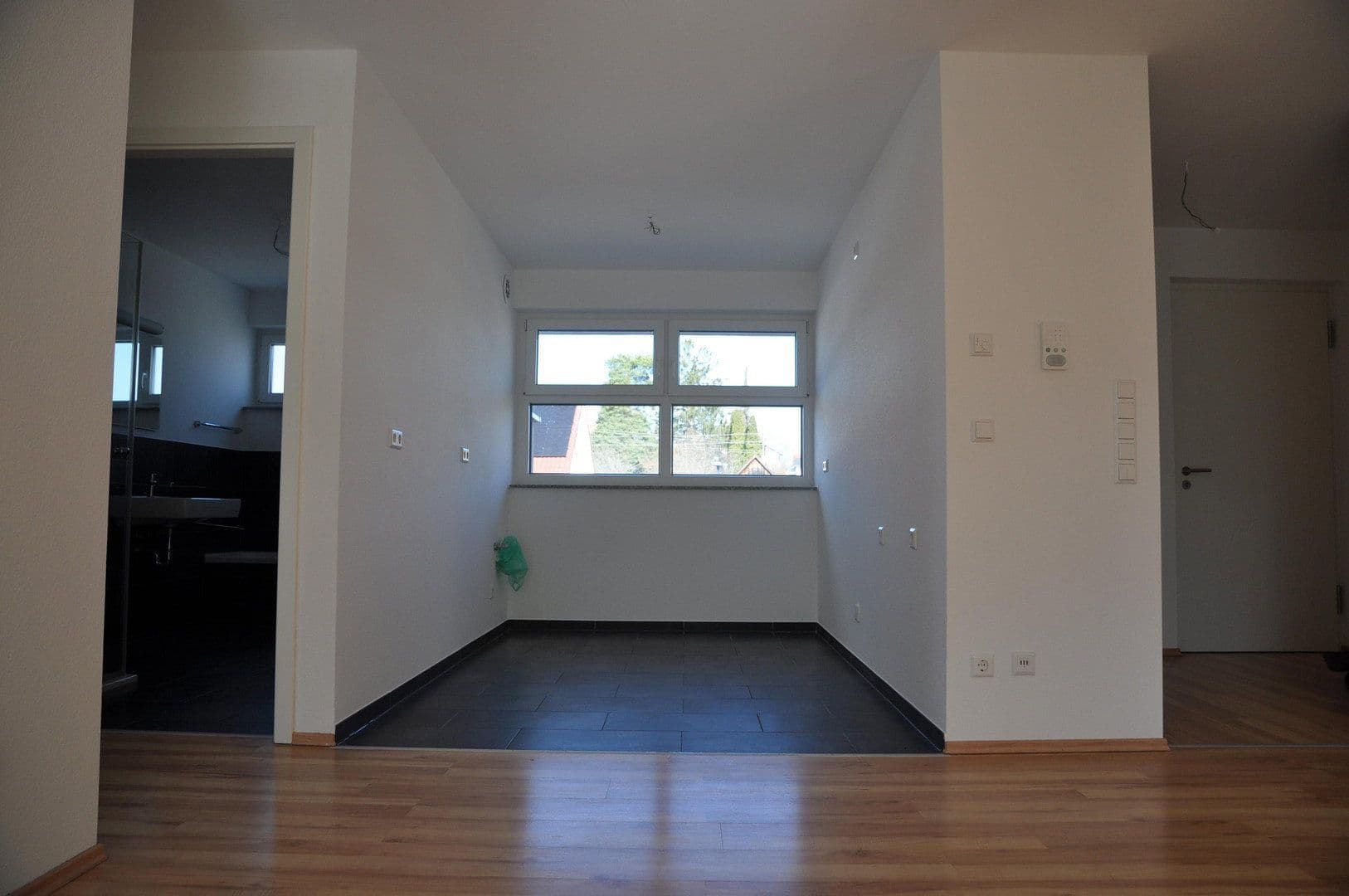 Prenájom bytu 4-izbový 123 m², Aldingen, Bádensko-Wurttembersko Prenájom bytu 4-izbový 123 m², Aldingen, Bádensko-Wurttembersko