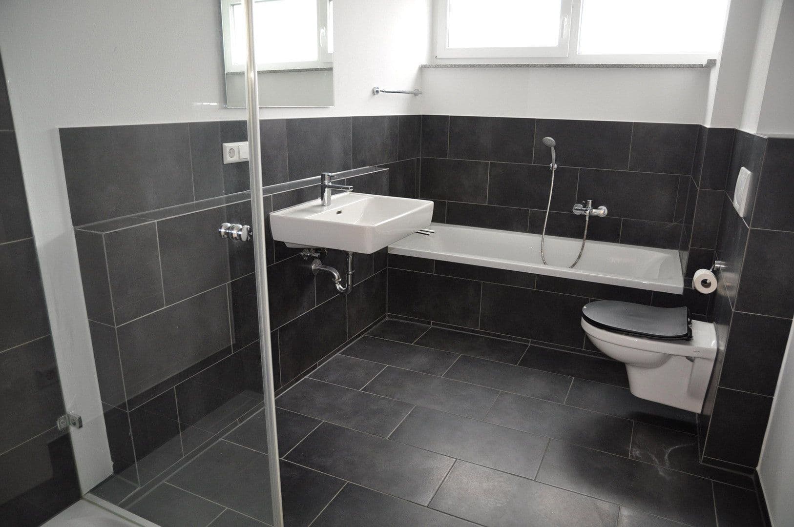 Prenájom bytu 4-izbový 123 m², Aldingen, Bádensko-Wurttembersko Prenájom bytu 4-izbový 123 m², Aldingen, Bádensko-Wurttembersko