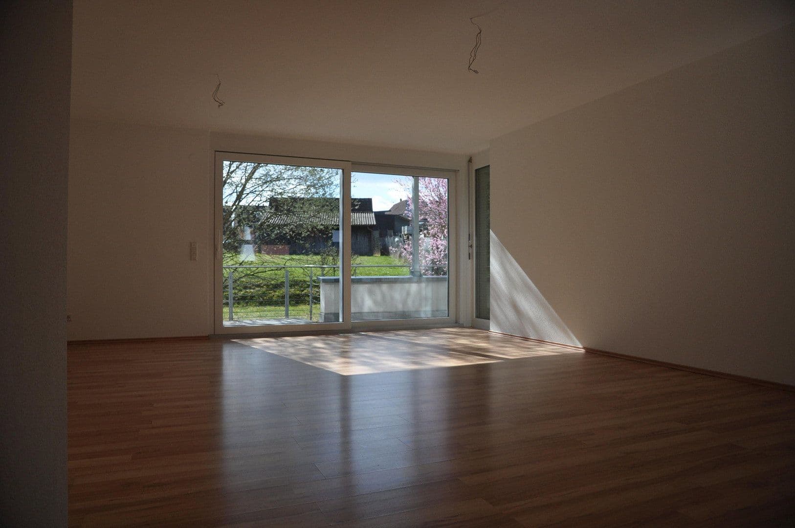 Prenájom bytu 4-izbový 123 m², Aldingen, Bádensko-Wurttembersko Prenájom bytu 4-izbový 123 m², Aldingen, Bádensko-Wurttembersko