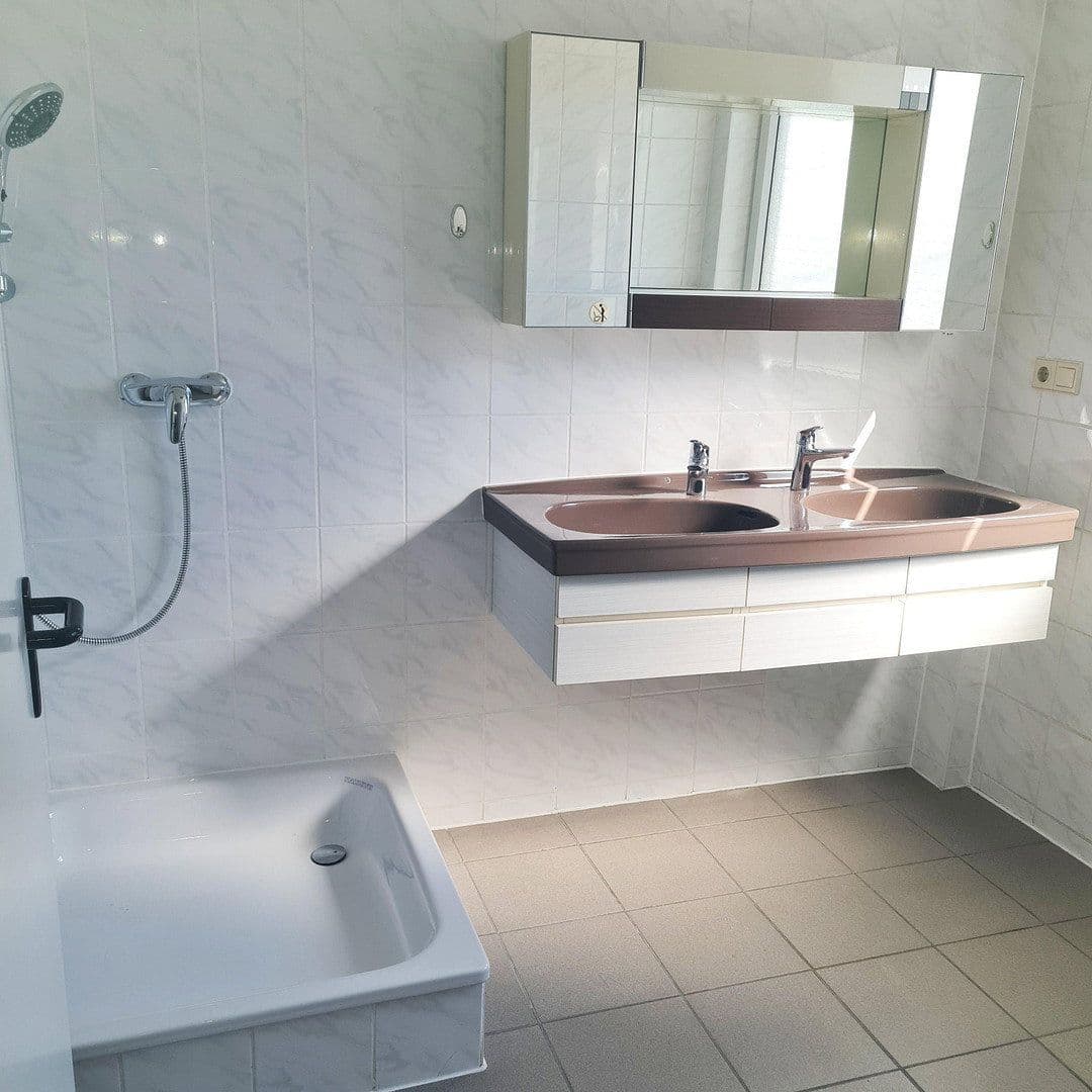 Prenájom nebytového priestoru 210 m², Kahl am Main, Bavorsko Prenájom nebytového priestoru 210 m², Kahl am Main, Bavorsko