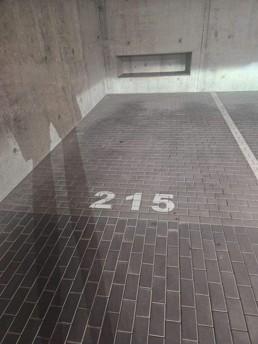 Prenájom garáže 12 m², Huppnerova, Praha, Praha Prenájom garáže 12 m², Huppnerova, Praha, Praha