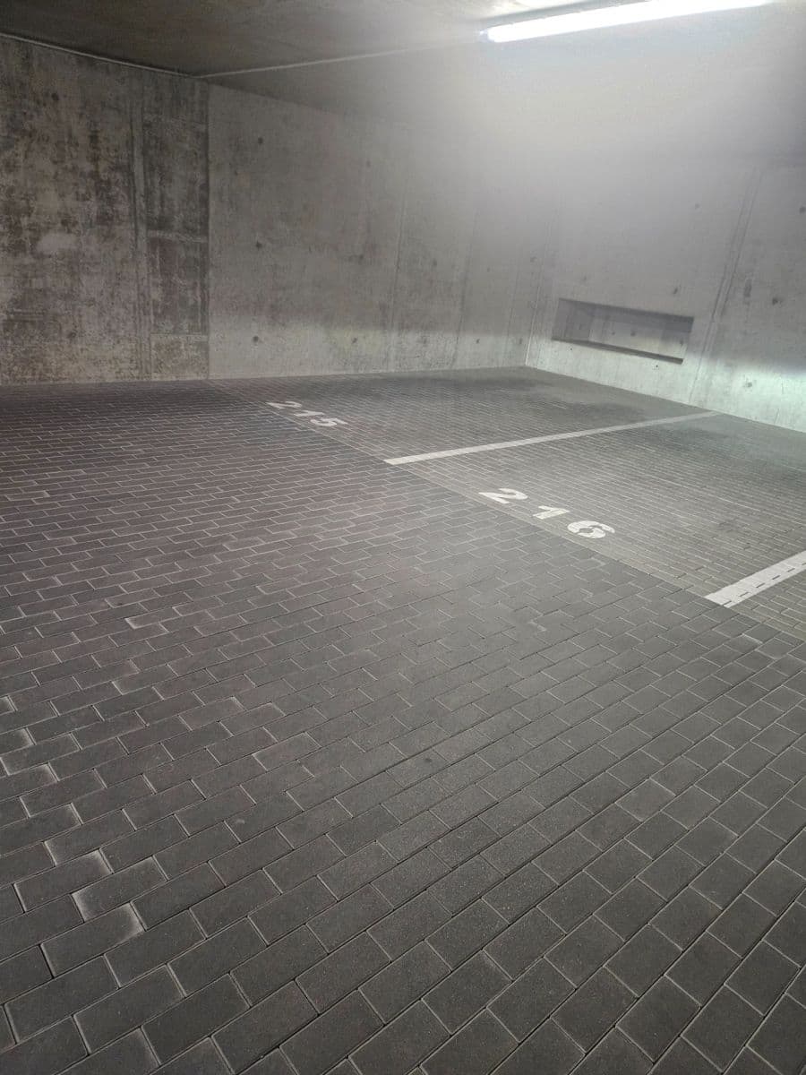 Prenájom garáže 12 m², Huppnerova, Praha, Praha Prenájom garáže 12 m², Huppnerova, Praha, Praha