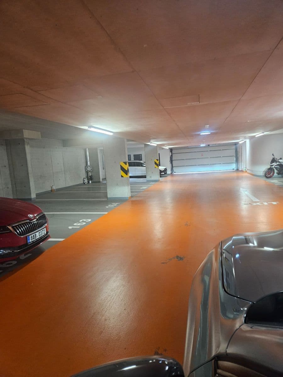 Prenájom garáže 12 m², Huppnerova, Praha, Praha Prenájom garáže 12 m², Huppnerova, Praha, Praha
