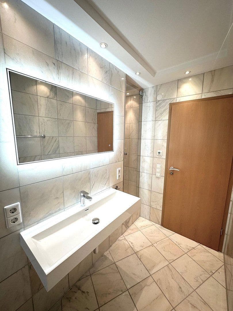 Prenájom bytu 3-izbový 77 m², Nürtingen, Bádensko-Wurttembersko Prenájom bytu 3-izbový 77 m², Nürtingen, Bádensko-Wurttembersko