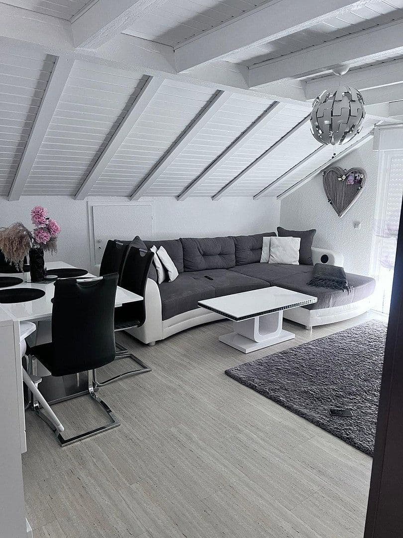 Prenájom bytu 4-izbový 82 m², Neckartenzlingen, Bádensko-Wurttembersko Prenájom bytu 4-izbový 82 m², Neckartenzlingen, Bádensko-Wurttembersko