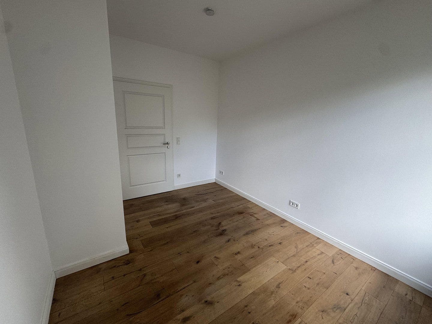 Prenájom bytu 4-izbový 105 m², Berlin, Berlín Prenájom bytu 4-izbový 105 m², Berlin, Berlín