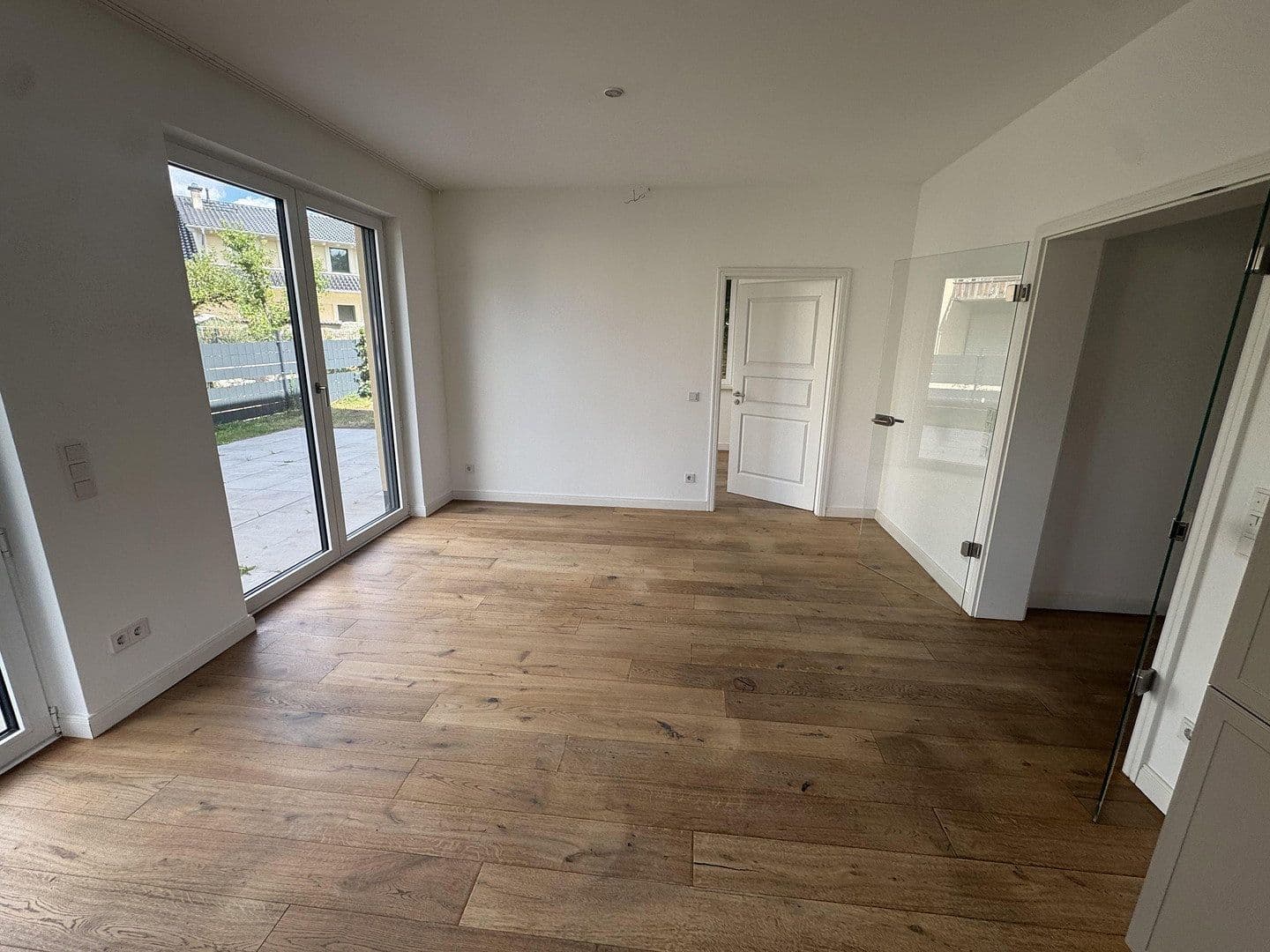 Prenájom bytu 4-izbový 105 m², Berlin, Berlín Prenájom bytu 4-izbový 105 m², Berlin, Berlín