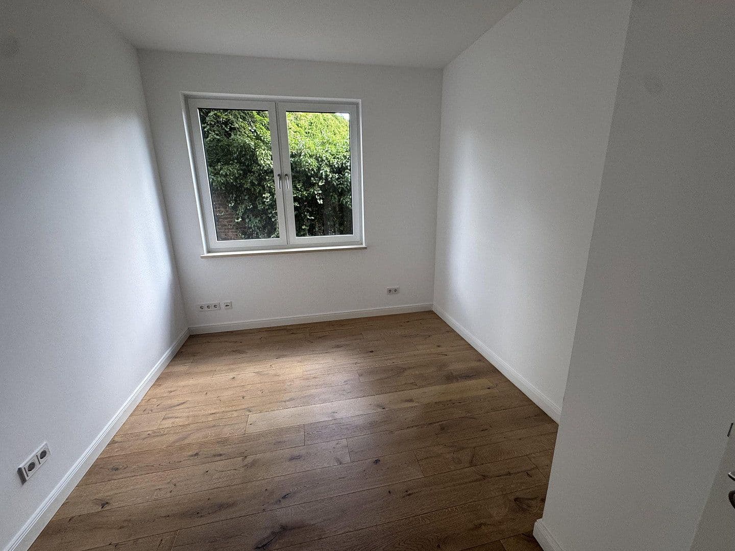 Prenájom bytu 4-izbový 105 m², Berlin, Berlín Prenájom bytu 4-izbový 105 m², Berlin, Berlín