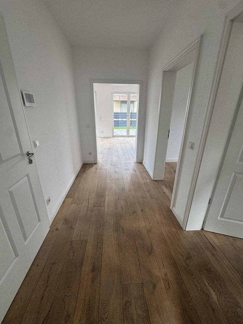 Prenájom bytu 4-izbový 105 m², Berlin, Berlín Prenájom bytu 4-izbový 105 m², Berlin, Berlín