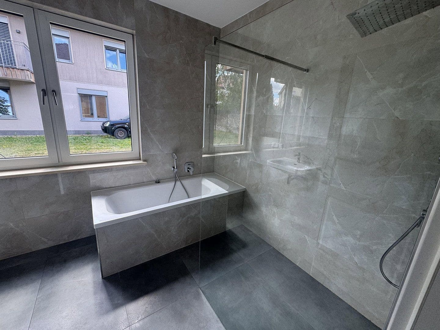 Prenájom bytu 4-izbový 105 m², Berlin, Berlín Prenájom bytu 4-izbový 105 m², Berlin, Berlín