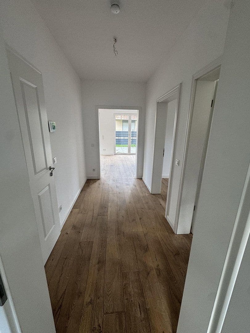 Prenájom bytu 4-izbový 105 m², Berlin, Berlín Prenájom bytu 4-izbový 105 m², Berlin, Berlín