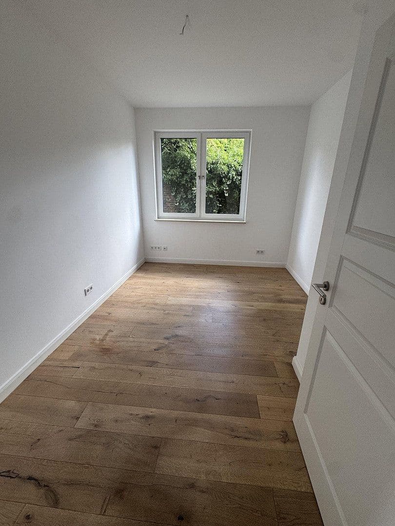 Prenájom bytu 4-izbový 105 m², Berlin, Berlín Prenájom bytu 4-izbový 105 m², Berlin, Berlín