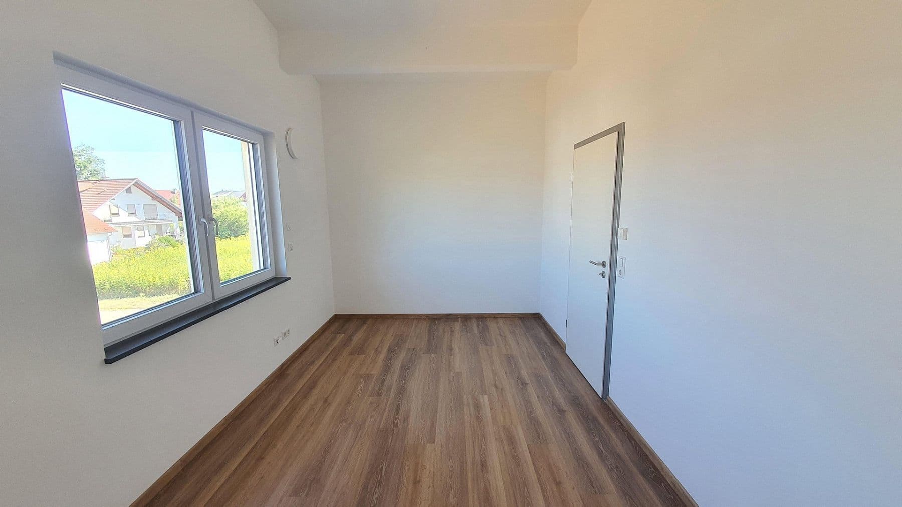 Prenájom bytu 4-izbový 100 m², Tiefenbach, Bádensko-Wurttembersko Prenájom bytu 4-izbový 100 m², Tiefenbach, Bádensko-Wurttembersko