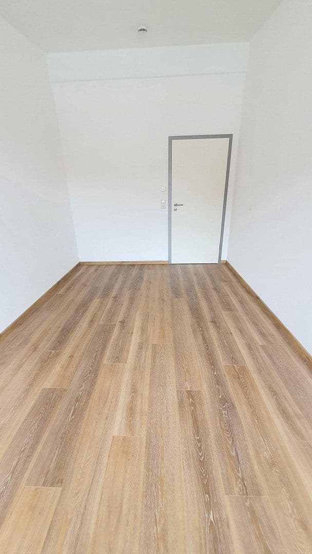 Prenájom bytu 4-izbový 100 m², Tiefenbach, Bádensko-Wurttembersko Prenájom bytu 4-izbový 100 m², Tiefenbach, Bádensko-Wurttembersko