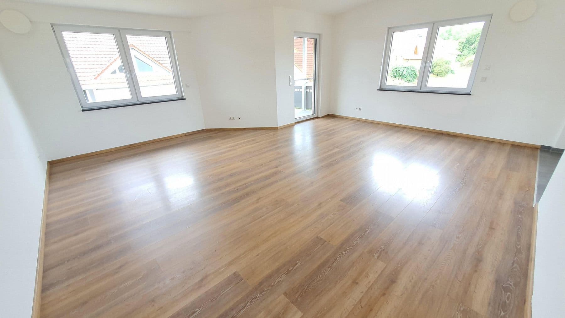 Prenájom bytu 4-izbový 100 m², Tiefenbach, Bádensko-Wurttembersko Prenájom bytu 4-izbový 100 m², Tiefenbach, Bádensko-Wurttembersko