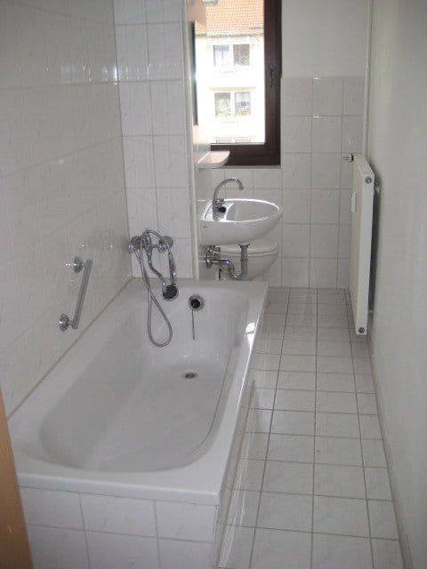 Prenájom bytu 2-izbový 46 m², Strasse des Aufbaus 15, Am Ohmberg, Durínsko Prenájom bytu 2-izbový 46 m², Strasse des Aufbaus 15, Am Ohmberg, Durínsko