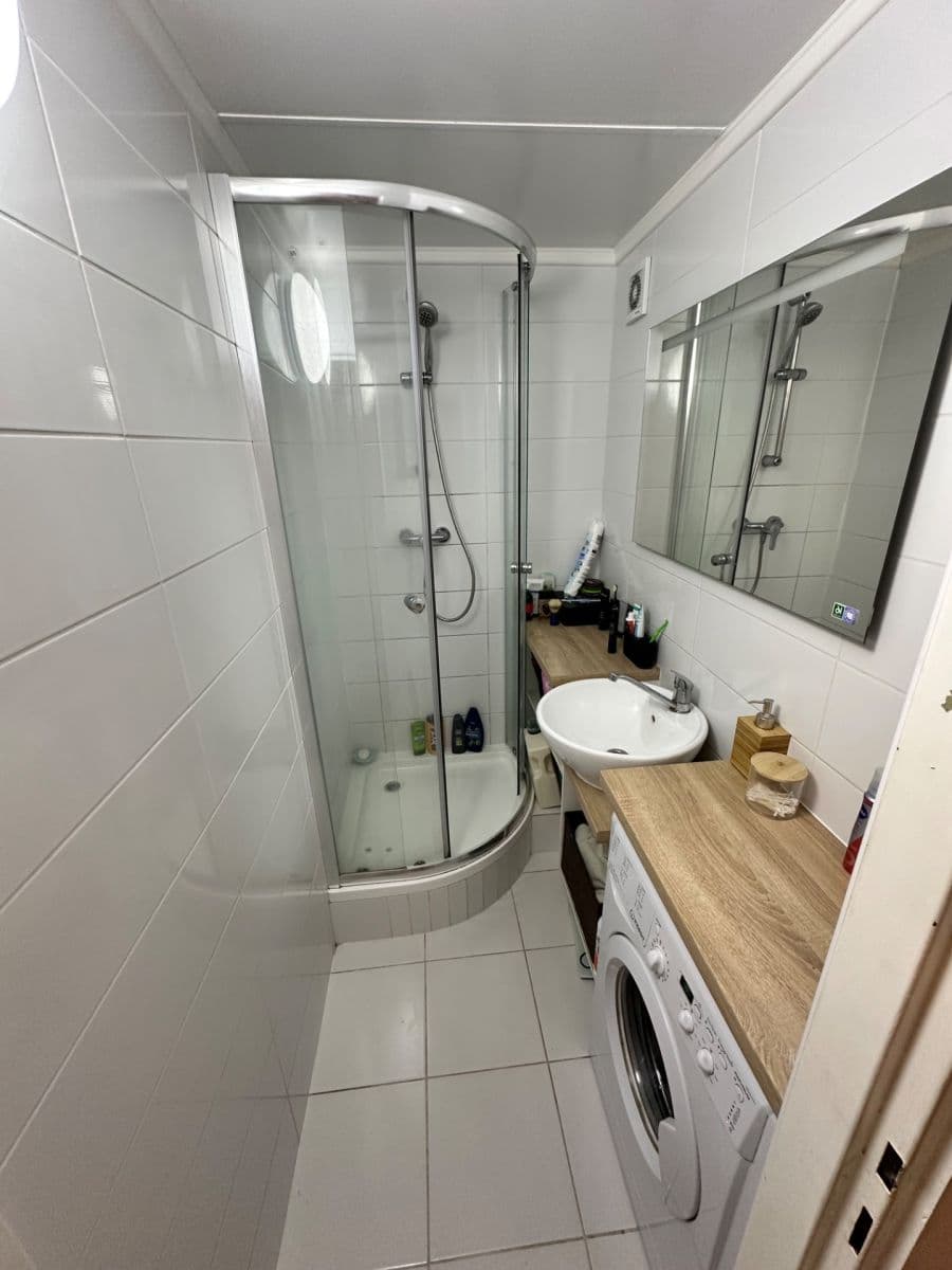 Predaj bytu 2-izbový 45 m², Kozmíkova, Praha, Praha Predaj bytu 2-izbový 45 m², Kozmíkova, Praha, Praha