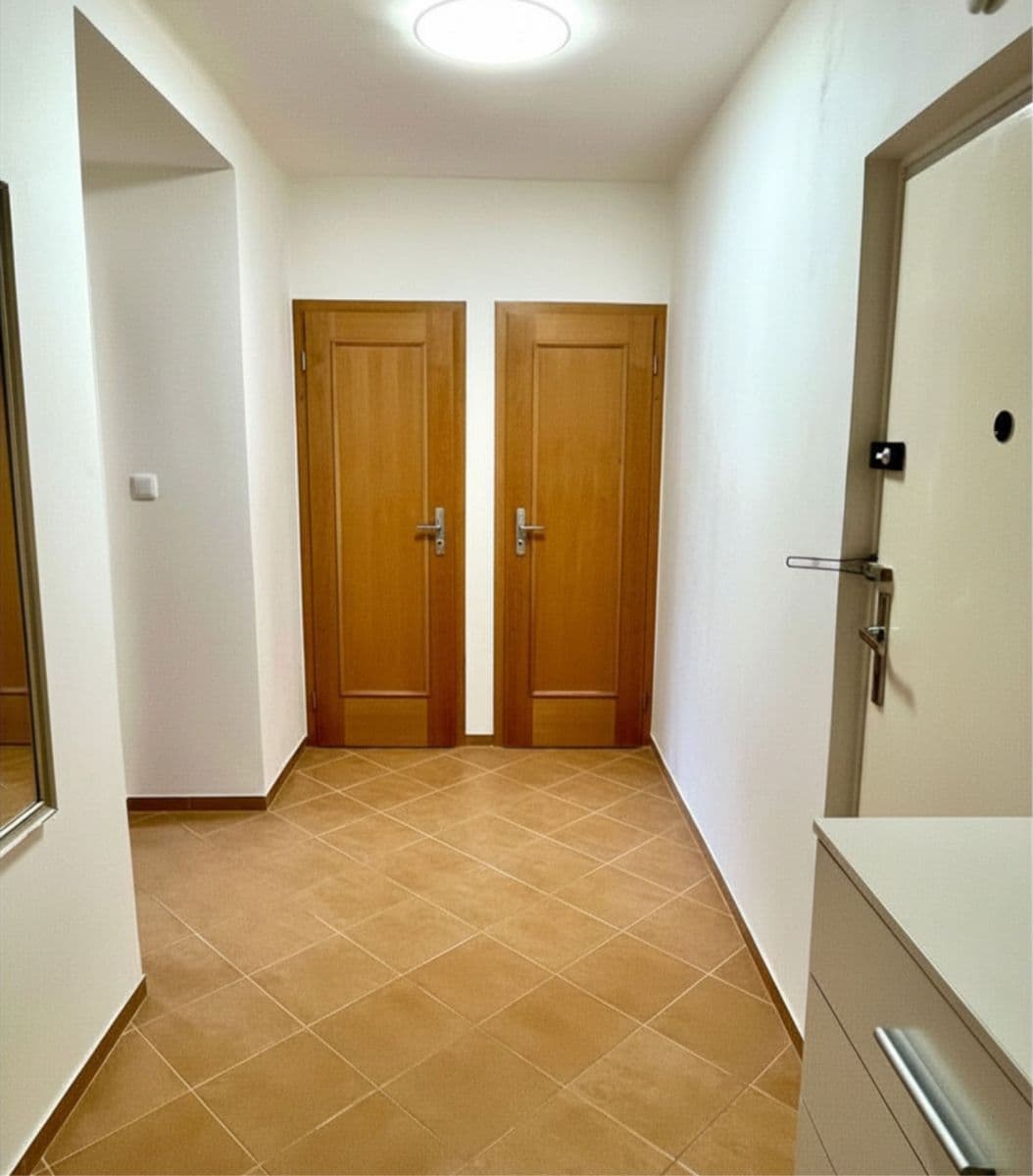 Prenájom bytu 2-izbový 56 m², Jeseniova, Praha, Praha Prenájom bytu 2-izbový 56 m², Jeseniova, Praha, Praha